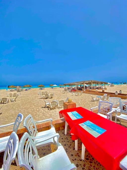 Beach View Chalet: 2BR with Pool Access and Private Beach Apartment Dawwar Muhammad Abu Shanab Exterior photo